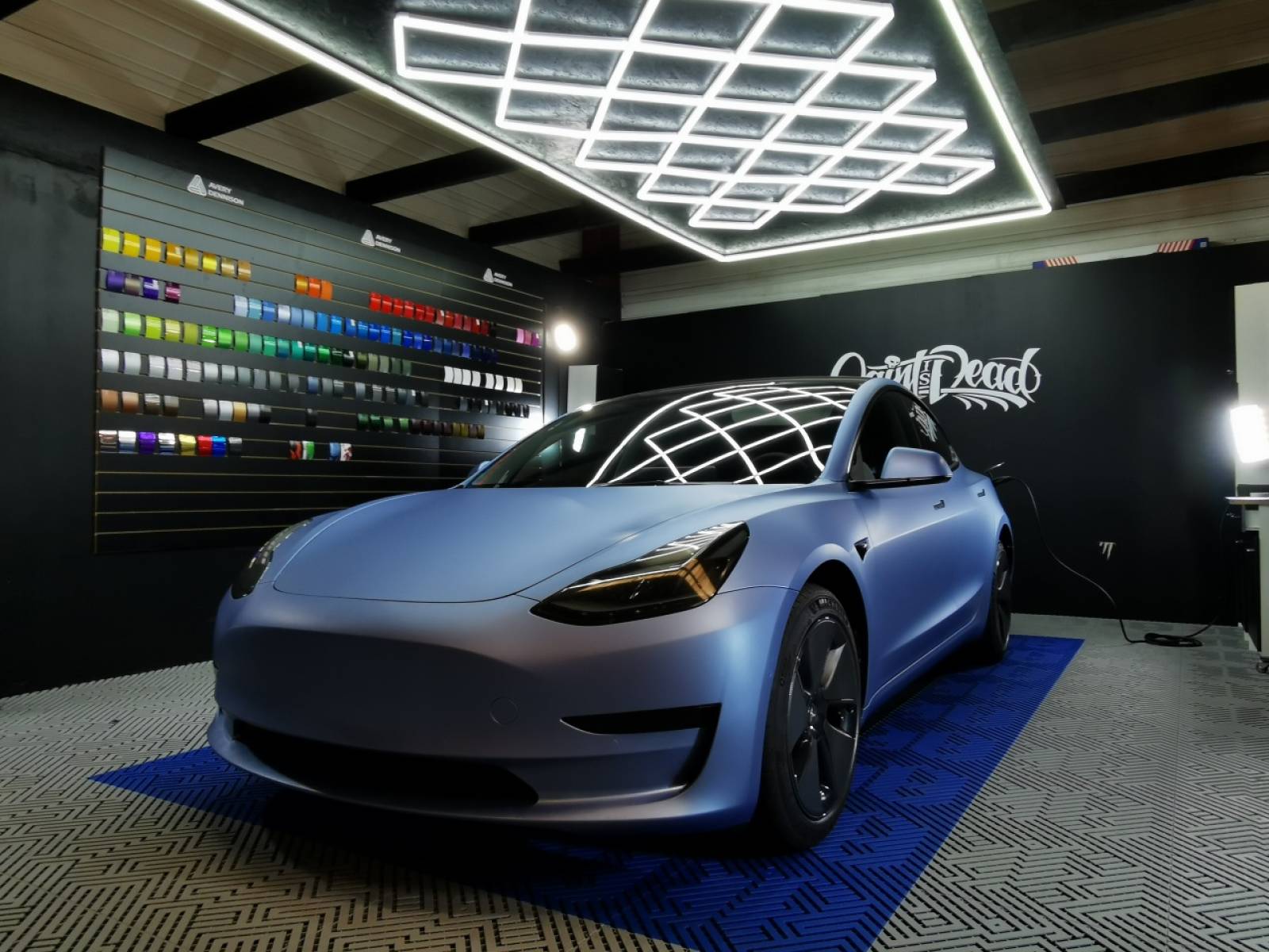 Tesla Model 3 : le froid abîme la peinture, des clients lancent une plainte  collective