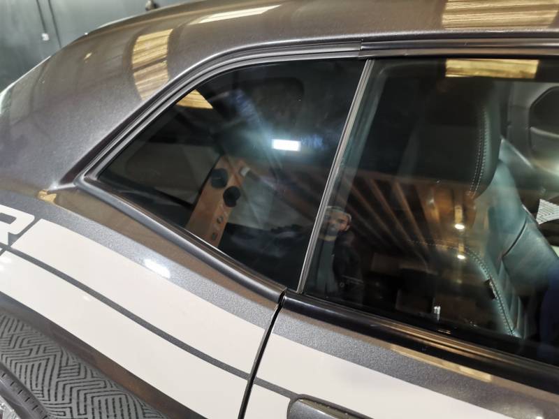 vitres teintées sur Dodge challenger a Fos sur mer dans les bouches du Rhône