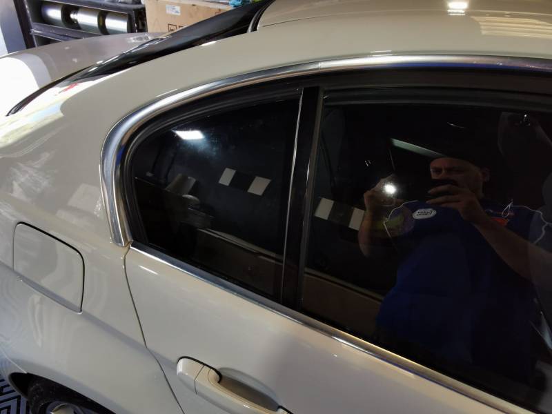 covering toit noir et rétros noir sur BMW a port de bouc