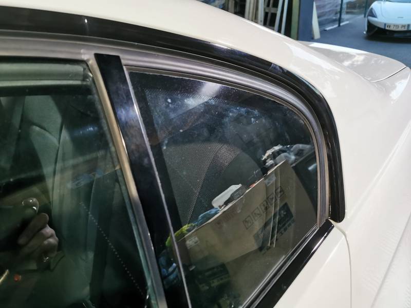 covering toit noir et rétros noir sur BMW a port de bouc