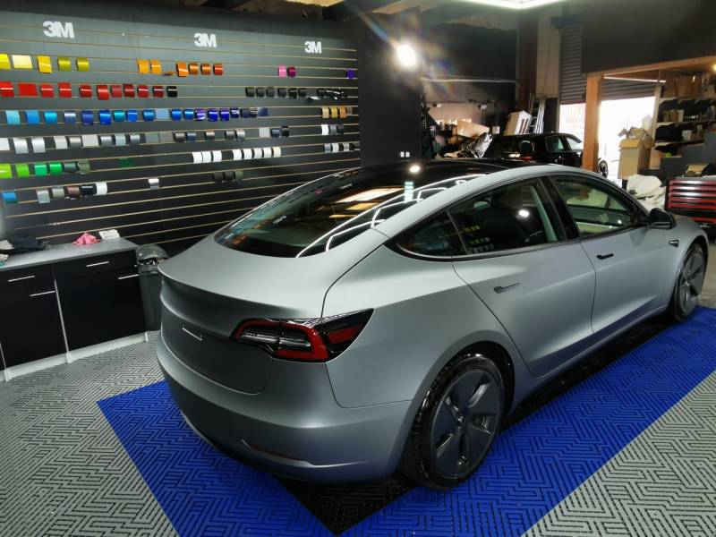 Covering tesla model 3