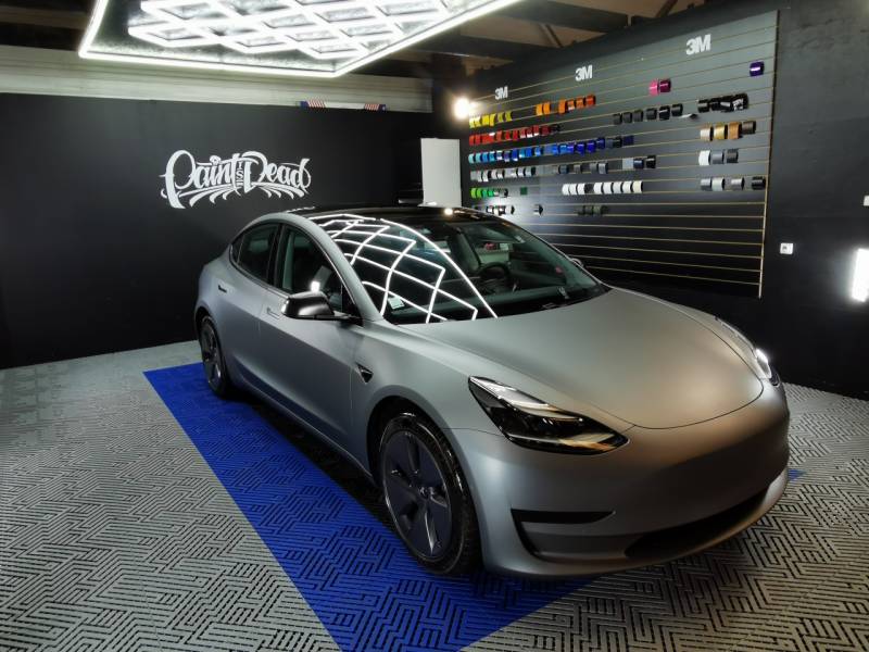 Covering tesla model 3