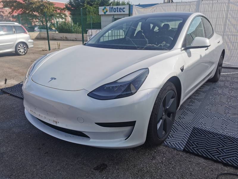 Covering tesla model 3