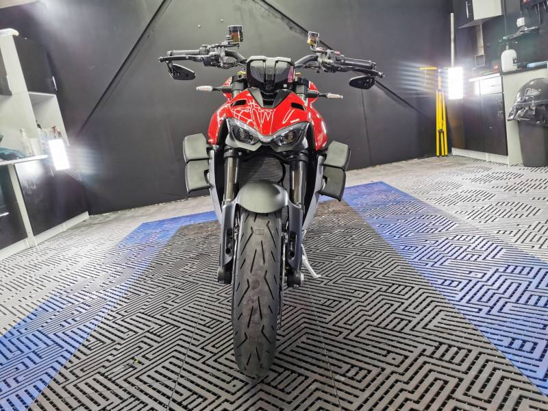 Covering sur une Ducati streefighter V4 dans les Bouches du Rhône