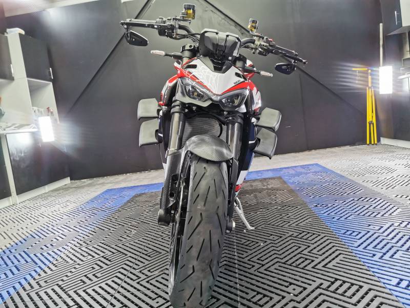 Covering sur une Ducati streefighter V4 dans les Bouches du Rhône