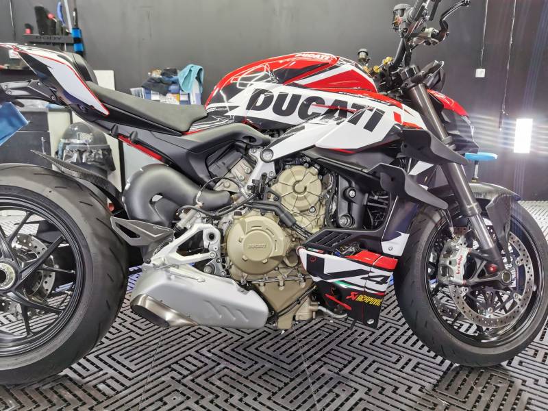 Covering sur une Ducati streefighter V4 dans les Bouches du Rhône