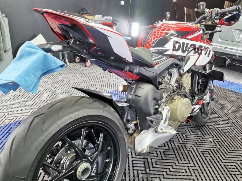 Covering sur une Ducati streefighter V4 dans les Bouches du Rhône