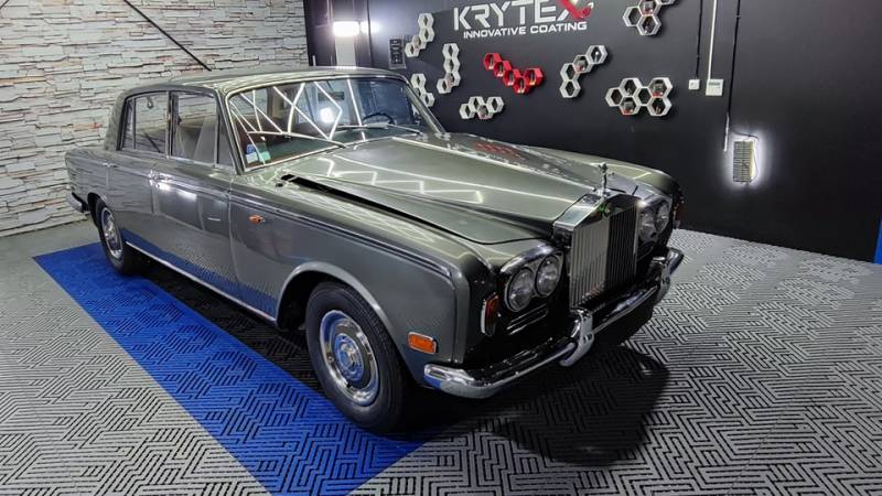 Covering Rolls Royce Silver Shadow