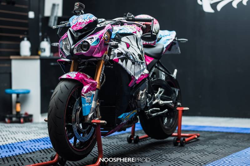 covering moto sur s1000r façon casque rocket bunny a Béziers