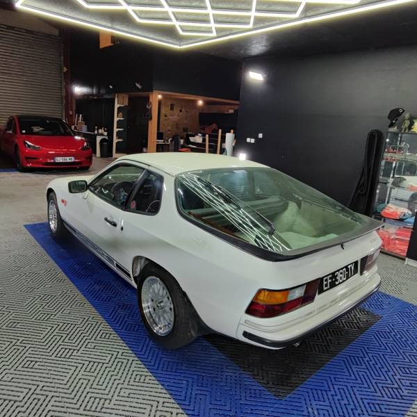 Covering Porsche 924