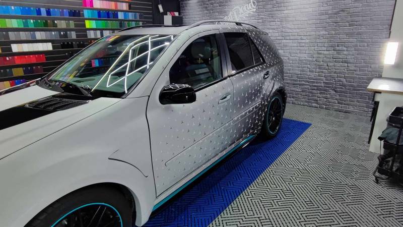 Covering Mercedes ML