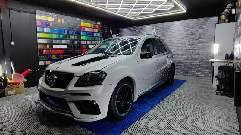 Covering Mercedes ML