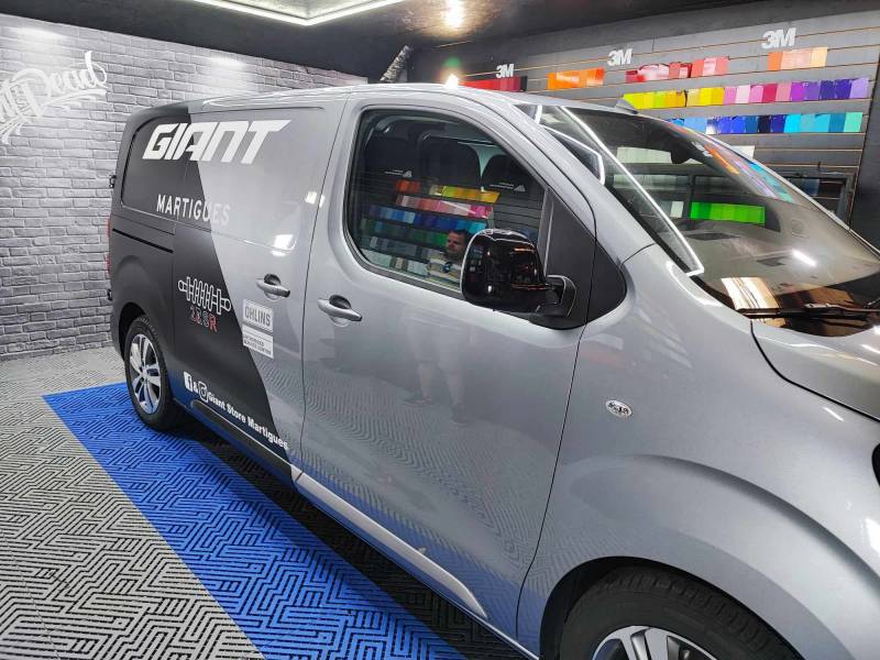 Covering marquage publicitaire sur Peugeot Expert