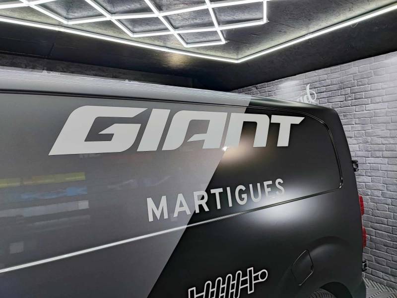 Covering marquage publicitaire sur Peugeot Expert