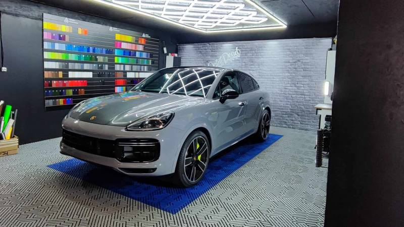 Covering Porsche Cayenne coupé