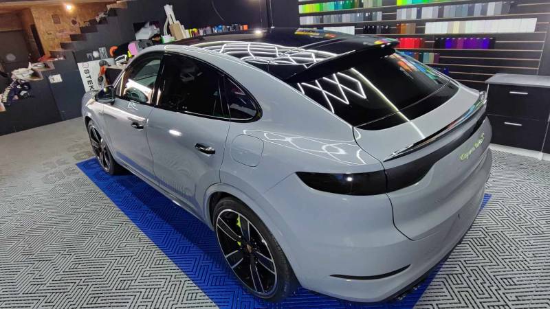 Covering Porsche Cayenne coupé