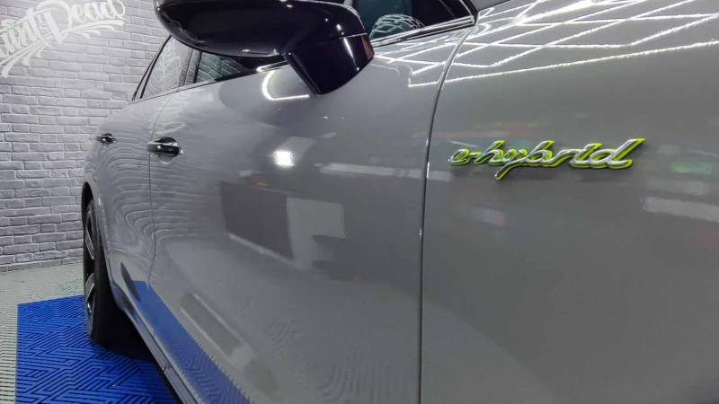 Covering Porsche Cayenne coupé