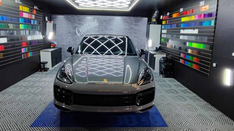 Covering Porsche Cayenne coupé